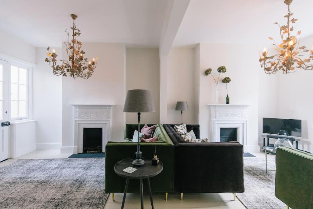 Beautiful House, Cirencester Centre, Parking Екстериор снимка