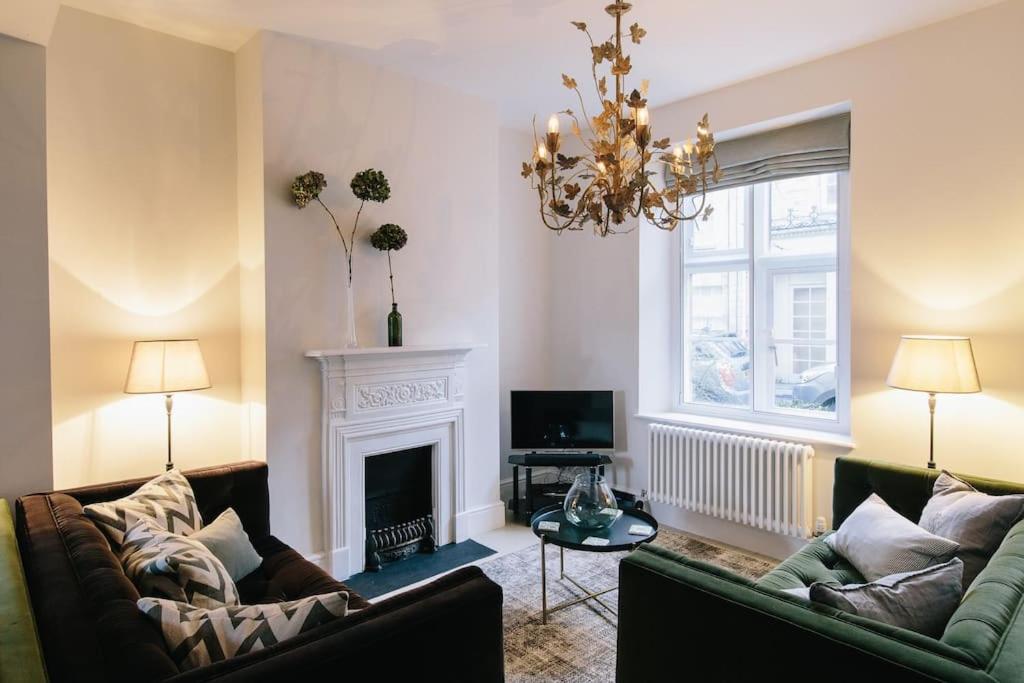 Beautiful House, Cirencester Centre, Parking Екстериор снимка