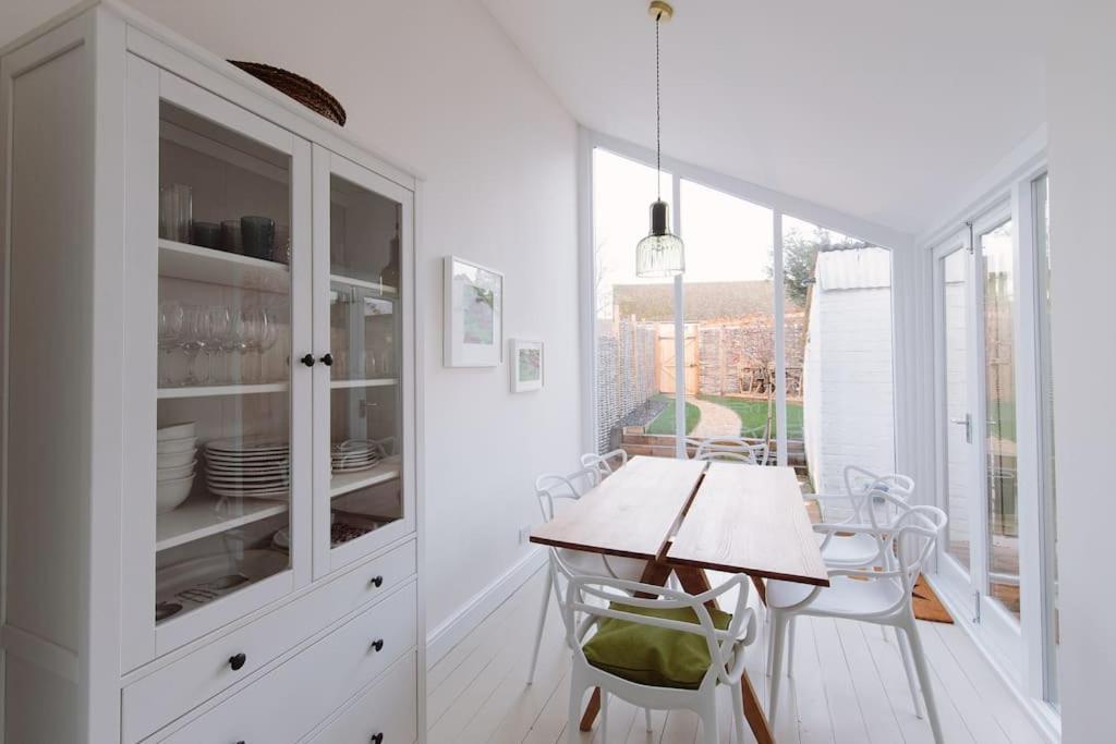 Beautiful House, Cirencester Centre, Parking Екстериор снимка