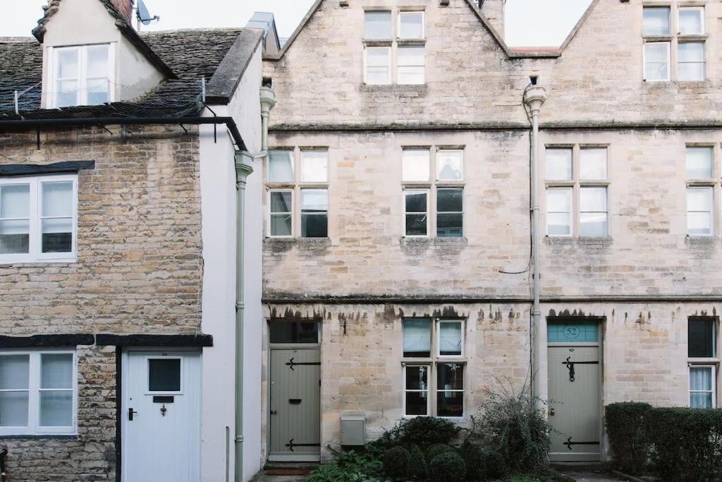 Beautiful House, Cirencester Centre, Parking Екстериор снимка